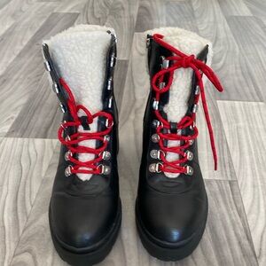 Nine West Quimbie 3 Heeled Sherpa Hiker Boots Leather Zip Red Laces Size 10M